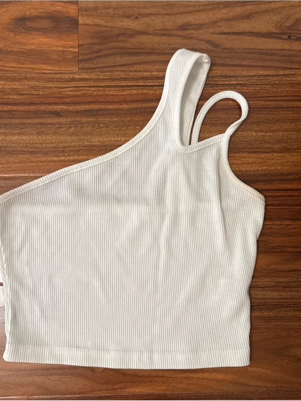 YesStyle White Ribbed One-Shoulder Tank